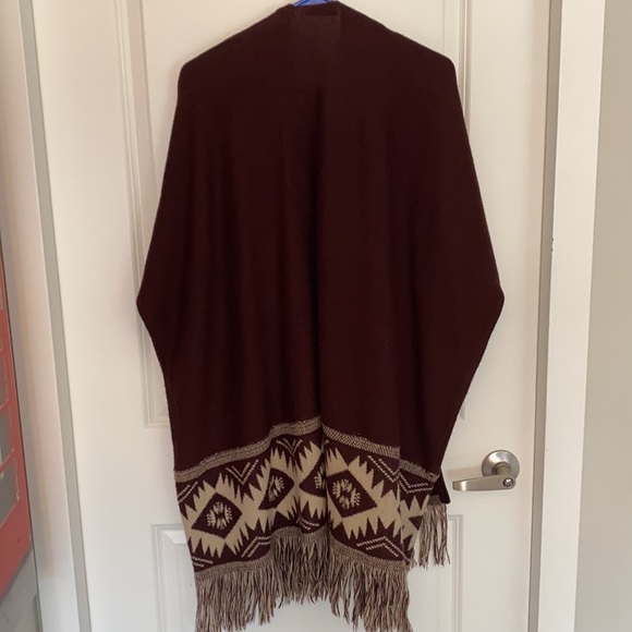 Poncho - Picture 4 of 4
